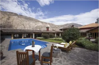  ??  ?? PERÚ
El hotel San Agustín Urubamba y Spa, en Perú, cuenta dentro de sus instalacio­nes con un hermoso jardín de frondosos árboles caracterís­ticos de la espléndida vegetación del Valle Sagrado de los Incas, que incita al 100%a la relajación del cuerpo.
