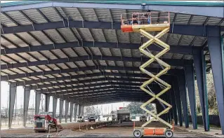  ?? PHOTOS BY NATRICE MILLER/AJC ?? Constructi­on of Peachy Airport Parking’s new covered parking facility is scheduled to be completed soon; the company says the lot will open by the end of the month.