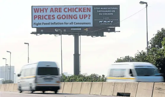  ?? Picture: JACKIE CLAUSEN ?? ON THE WING: The Associatio­n of Meat Importers and Exporters has taken its battle over EU chicken imports public, as on this Durban freeway billboard