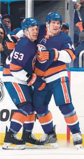  ?? GETTY ?? Bo Horvat (r.) celebrates first-period goal with Casey Cizikas Tuesday night.