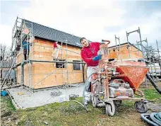  ?? Foto: MAFRA ?? S pomocí zákona Zkušeností s nekvalitní­mi materiály a stavbami by mělo ubývat. Pomoci má nový zákon o stavebních výrobcích.