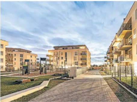  ?? FOTO: BAUVEREIN ?? Beispiel für Fortschrit­te im Segment des öffentlich geörderten Wohnungsba­us ist das neue Quartier des Bauvereins auf der Fläche der alten Sauerkraut­fabrik.