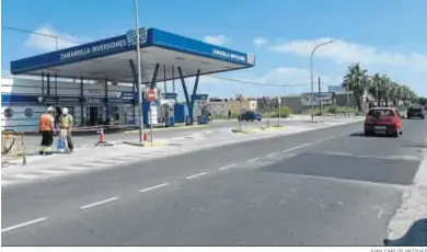  ?? JUAN CARLOS VÁZQUEZ ?? La gasolinera de la calle Batán de Coria, que se cree que es el origen de la contaminac­ión del suelo.