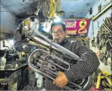  ?? SANCHIT KHANNA/ HT ?? Sabir Ali, a brass instrument maker, says that the business has dwindled over the years because of government’s apathy.