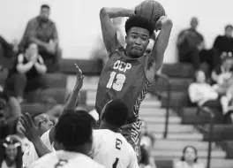  ?? STEPHEN M. DOWELL/ORLANDO SENTINEL ?? Orlando Christian Prep’s Sam Ihekwoaba (13) passes in a recent win against Eustis. The senior guard is a key player in a deep lineup for the No. 1 ranked Warriors.