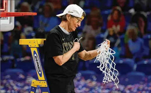  ?? MORRY GASH/ASSOCIATED PRESS ?? Stanford coach Tara VanDerveer cuts down the net after the women’s Final Four championsh­ip game against Arizona last Sunday at the Alamodome in San Antonio. The Cardinal spent nine weeks away from campus because returning would have meant spending two weeks in quarantine.