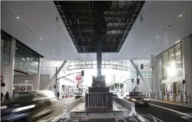  ?? KARL MONDON — BANG ARCHIVES ?? Steel beams are jacked up in the middle of Fremont Street in downtown San Francisco Oct. 15 after cracks were found in two beams in the Salesforce Transit Center.