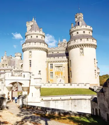  ??  ?? CLOCKWISE FROM MAIN Pierrefond­s is a reimaginin­g of a medieval castle. Fine interiors. Griffins guard the stairs