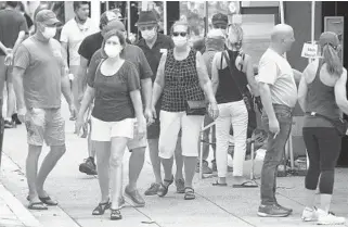  ?? MIKE STOCKER/SOUTH FLORIDA SUN SENTINEL ?? All attendees were asked to wear a mask upon entering the Las Olas Art Fair in October in Fort Lauderdale. Florida is one of 13 states without a mask mandate.