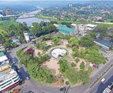  ??  ?? CDO’s Gaston Park and St. Agustine Cathedral mark the historic and civic center of the now-booming city.