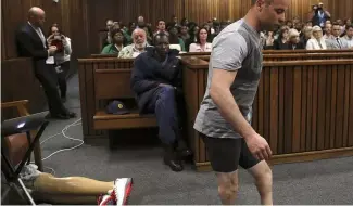  ?? ?? Oscar Pistorius, sans ses prothèses, lors de son procès en 2016