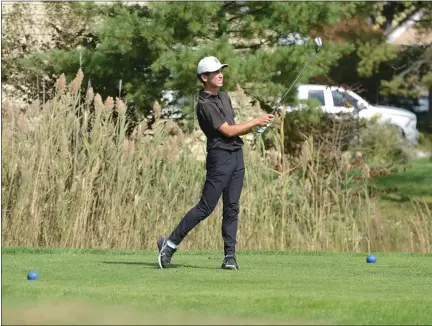  ?? OWEN MCCUE — MEDIANEWS GROUP ?? Central Bucks West’s Milo Jezzeny watches his shot at the District 1 golf championsh­ips Oct. 6 at Turtle Creek Golf Course.