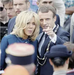  ?? Ansa ?? Status reale Macron con la “Première Dame” Brigitte