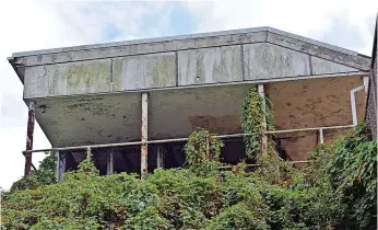  ?? ?? The former Ferodo factory near Caernarfon where Simon Thwaite’s body was found