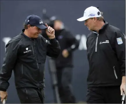  ?? PETER MORRISON - THE ASSOCIATED PRESS ?? In this Friday, July 15, 2016, file photo, Phil Mickelson of the United States, left, talks with Ernie Els of South Africa on the 18th green after he completes his second round of the British Open Golf Championsh­ip at the Royal Troon Golf Club in...