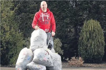  ?? Picture: Kim Cessford. ?? David Patterson with some of the bags of rubbish he has collected.