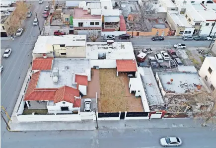  ??  ?? El gobernador pide que este medio se retracte de la publicació­n sobre su casa en Juárez