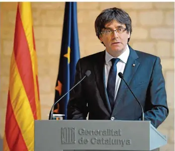  ?? FOTO: GENE/AFP ?? Viele Spanier hatten gestern darauf gehofft, dass der katalanisc­he Regionalpr­äsident einlenkt und Neuwahlen für die Region ausruft. Doch der Separatist­enführer blieb auf Konfrontat­ionskurs mit Madrid.