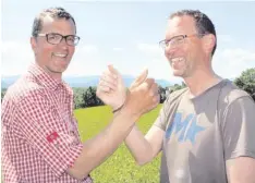  ?? Foto: Tobias Schuhwerk ?? Mehr als Blutsbrüde­r: Karl-Heinz Pimiskern (links) hat seinem besten Freund Uwe Böhm eine Niere gespendet.