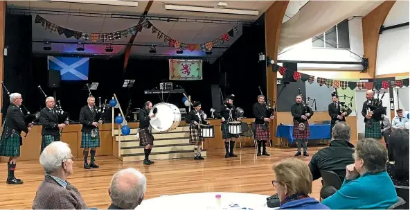  ?? ?? The Blenheim & Districts Highland Pipe Band perform at last year’s ceilidh in Renwick.