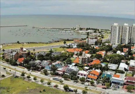  ??  ?? PUERTO DEL BUCEO. El valor del metro cuadrado es de US$ 3.835, solo superado por la zona del Club de Golf donde el m2 cotiza US$ 4.267.