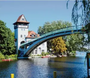  ?? Foto: Alexandra Stahl, tmn ?? Am Vormittag ist die Insel der Jugend im Treptower Park fast verlassen.