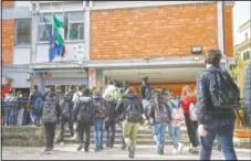  ?? (LaPresse/Cecilia Fabian) ?? High school students enter their school after months of limited classroom presence in Rome.