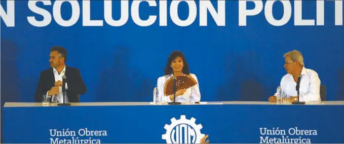  ?? SERGIO PIEMONTE ?? EN EL ESCENARIO. Después del intento de asesinato, Cristina Kirchner encabezó un acto en Pilar junto al intendente, Federico Achaval, y el titular de la UOM, Abel Furlán.