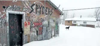  ?? JOHN WOODS/THE CANADIAN PRESS ?? An abandoned house is shown on the Pikangikum First Nation in 2007. The federal government has announced funding to connect the Pikangikum First Nation in northweste­rn Ontario to the province’s power grid. The remote community near the Ontario-Manitoba...