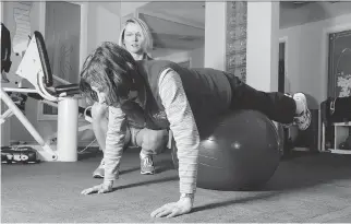  ??  PHOTOS: JANA CHYTILOVA/OTTAWA CITIZEN ?? Maureen Law goes through her workout regime under the watchful eye of her trainer, Elaine Giacobbi.