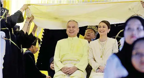 Sultan Visits Royal Tombs Pressreader