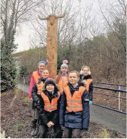  ??  ?? Set Jack Corns, Matthew O’donnell, Keira Cunningham, Keira Canning, Laura Summers and Gracie O Callaghan at the Hamilton West Station totem pole