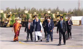  ??  ?? Prime Minister Narendra Modi and other dignitarie­s at the L&T K9 Vajra-T facility