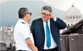  ??  ?? En el país. El fiscal general de Estados Unidos, William Barr, se reunió ayer con funcionari­os de Seguridad Pública en su visita al país.