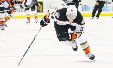  ?? BRUCE BENNETT/GETTY IMAGES ?? Former Canuck Mason Raymond is one of better known players who will represent Canada next month at the 2018 Winter Olympics in Pyeongchan­g. The 32-year-old is currently playing for SC Bern in Switzerlan­d.