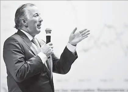  ??  ?? El secretario de Hacienda, José Antonio Meade Kuribreña, ayer durante el Congreso internacio­nal de recursos humanos en el Citybaname­x ■ Foto José Antonio López