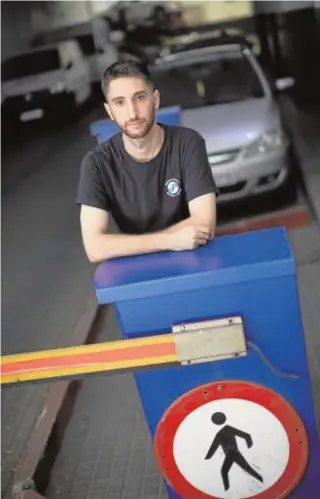  ?? // GUILLERMO NAVARRO ?? Daniel estudió Periodismo pero trabaja en un parking