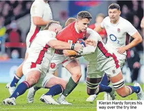  ?? ?? Kieran Hardy forces his way over the try line