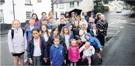  ??  ?? Concern
Councillor Alison Dowling with residents and schoolchil­dren at the junction