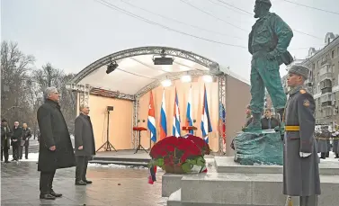  ?? ?? Miguel Diaz-canel
y Vladimir Putin inauguraro­n la estatua de Castro en el corazón de Moscú