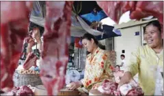  ?? HONG MENEA ?? Vendors sell pork in Phnom Penh’s Kandal Market in 2013.