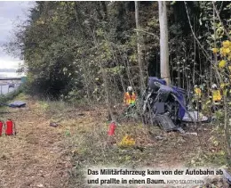  ?? KAPO SOLOTHURN ?? Das Militärfah­rzeug kam von der Autobahn ab und prallte in einen Baum.