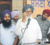  ??  ?? Former chief minister Parkash Singh Badal addressing Akali workers in Patiala on Monday.