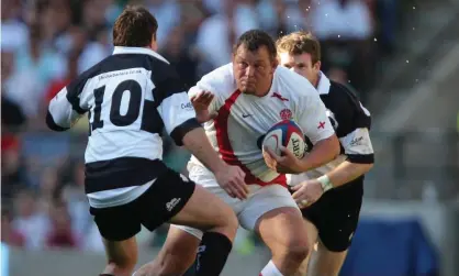  ??  ?? Steve Thompson in action for England against the Barbarians at Twickenham in 2009. Photograph: Matthew Impey/Shuttersto­ck