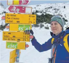  ?? ?? Schneeschu­hwanderfüh­rerin Chantal Lörtscher am Pass da Costainas zwischen Val S-charl (Unterengad­in) und Val Müstair.