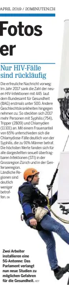  ?? KEY ?? Zwei Arbeiter installier­en eine 5G-Antenne: Das Parlament verlangt nun neue Studien zu möglichen Gefahren für die Gesundheit.