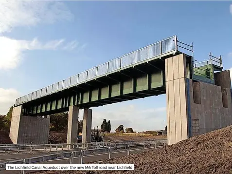  ?? ?? The Lichfield Canal Aqueduct over the new M6 Toll road near Lichfield