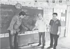  ??  ?? Uggah (centre) and Dennis (left) inspecting a classroom at SK Long Loyang which was flooded on March 4 in this file photo.