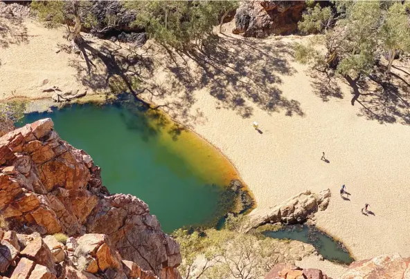  ??  ?? A year-round swimming hole (top) provides tranquilli­ty in Ormiston Gorge.