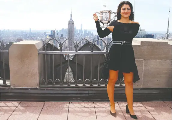  ?? MIKE STOBE/GETTY IMAGES ?? Bianca Andreescu, with her U.S. Open title trophy Sunday at New York’s Rockefelle­r Center, is on top of the tennis world.